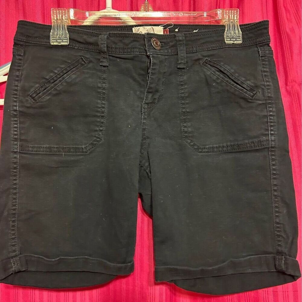#0038 Women's black BERMUDA Shorts size 9